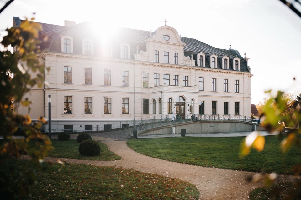 Schloss Ribbeck, Foto: Steven Ritzer, Lizenz: Tourismusverband Havelland e.V. Schloss Ribbeck, Foto: Steven Ritzer, Lizenz: Tourismusverband Havelland e.V.